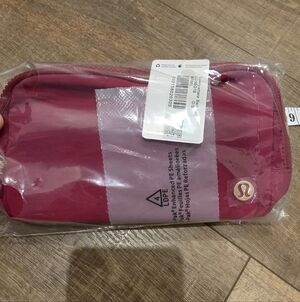 Lululemon Athletica Cranberry 1L Belt Bag